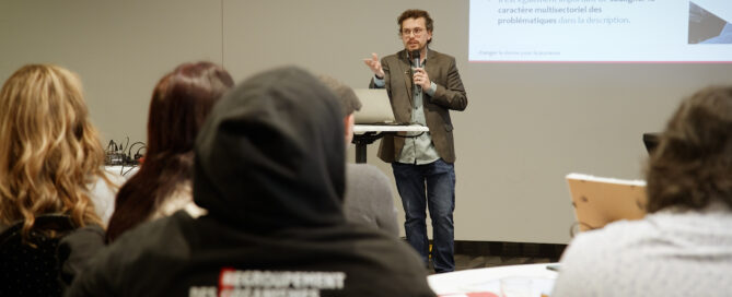 Photo conférence Changer la donne pour la jeunesse.