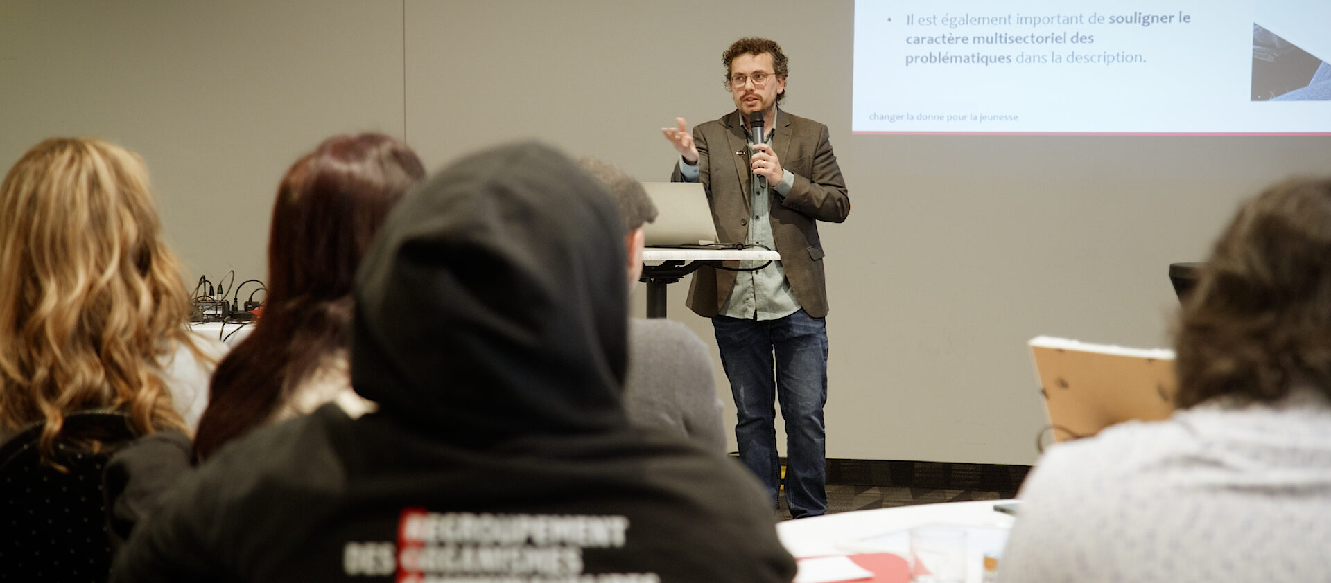 Photo conférence Changer la donne pour la jeunesse.